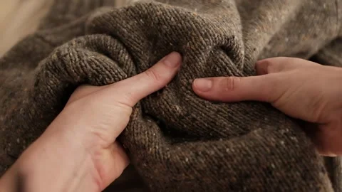 Hands touching brown sweater 库存影片 316920655
