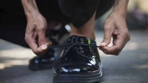 Hands Tying Shoe Laces Close Up Stock-Footage 344236017