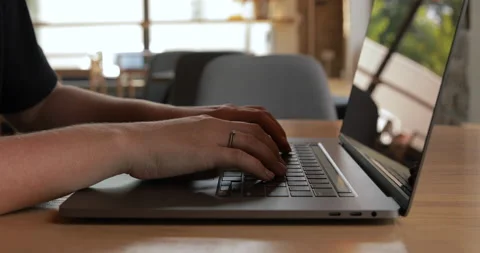 Hands typing on computer keyboard, moving camera, businesswoman working laptop 스톡 동영상 135814586