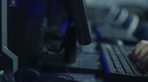 Hands Typing on Keyboard in Computer Lab Vídeo Stock 47322733