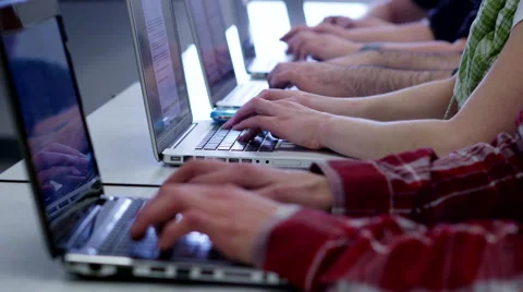 Hands Typing on a Laptop 3 Vidéo 42738942