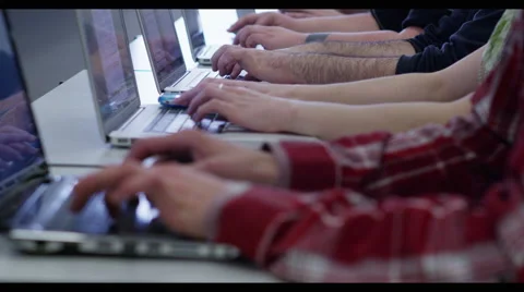 Hands Typing on a Laptop 4 Vidéo 42770014