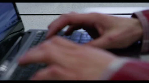 Hands Typing on a Laptop 6 Vídeo Stock 42768384