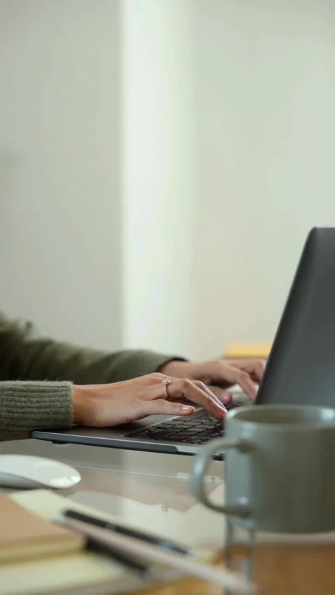 Hands typing on a laptop and using the trackpad Видео 331771375