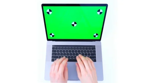 Hands Typing on Laptop with Chroma Key Vídeos de archivo 125397548