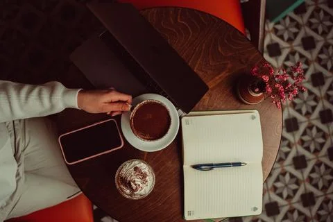 Hands typing on a laptop during remote cafe work Foto stock