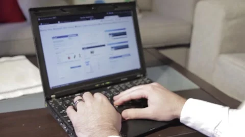 Hands Typing on Laptop 库存影片 40249982