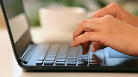 Hands typing on a laptop keyboard 스톡 동영상 32906866