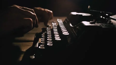 Hands Typing On A Typewriter. Vidéo 135308486