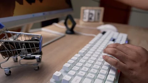 Hands Typing on White Mechanical Keyboard, Typing on a Full-Size Computer K.. Видео 315981606