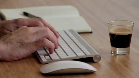 Hands Typing on Wireless Keyboard and Mouse on Wooden Office Desk 库存影片 319202741