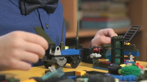 Hands of unknown child playing with building kit Vídeo Stock 83063812