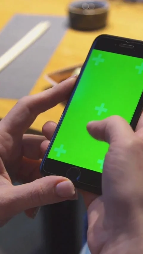 Hands use mobile phone with green screen chroma key Video stock 334185585