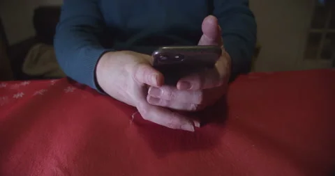 Hands using smartphone then impatiently resting on table, parallax Stock-Footage 148528847