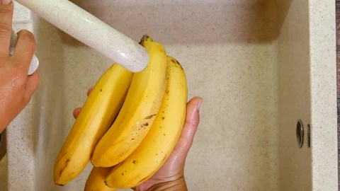 Hands wash bananas Stock Footage 113194311
