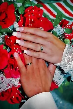 Hands on Wedding Bouquet Foto stock