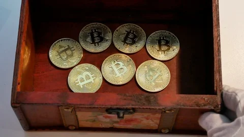 Hands in white gloves opens small wooden treasure chest with bitcoins Video stock 98264070