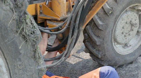 Hands of worker repairing the engine of tractor, The mechanic is repairing a tra Vidéo 65370264