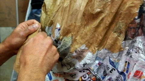 Hands working on paper mache Stockbeeldmateriaal 101652509