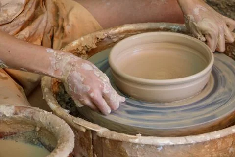 Hands working on pottery wheel Foto stock