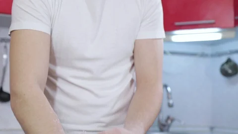 Hands of young man throw up dough Stock-Footage 127689614