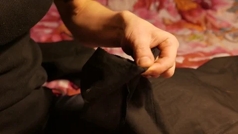 Hands of a young tailor who sews with a needle. 4K UHD Vídeo Stock 70433731