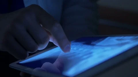 Hands zooming x-ray on a tablet Video stock 75134173