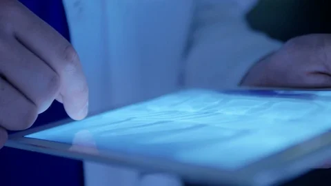 Hands zooming an x-ray on a tablet Stock Footage 75500107