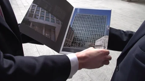 Handshake to Property Brochure Vídeo Stock 39208045