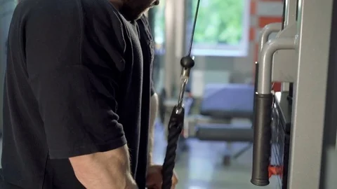 Handsome bodybuilder workout with power simulator in the gym Vídeo Stock 75242601