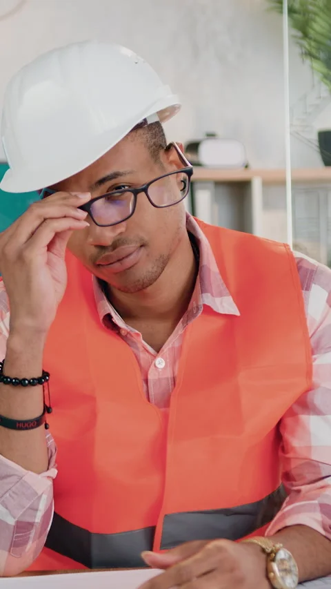 Handsome concentrated successful high-skilled male constructor in protective har Vídeos de archivo 328655480