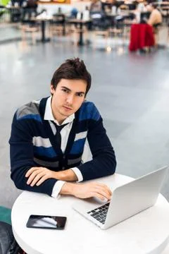 Handsome freelancer thinking seriously while work Stock-Fotos