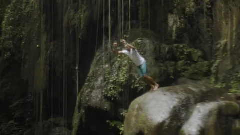 Handsome guy jumping from the rock into river in Green Canyon, Java Indonesia 스톡 동영상 126787271