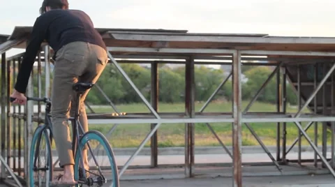 Handsome Guy Riding a Bicycle Fixie and Doing Tricks. Stock-Footage 62853012