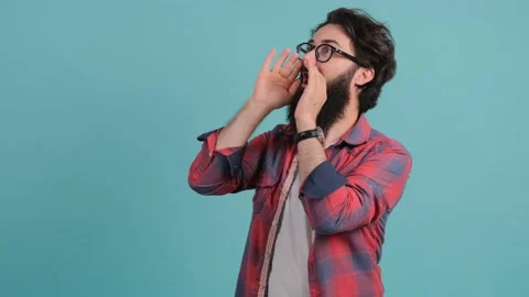 Handsome man with beard shouting angry out loud with hands over mouth. Stock Footage 141787934