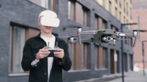 Handsome man in modern virtual reality glasses controlling flying drone Stock-Footage 106190523