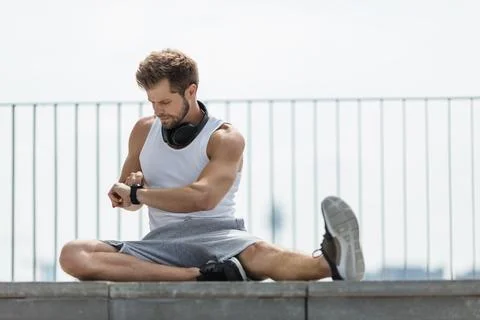 Handsome man training and working out outdoors Foto stock