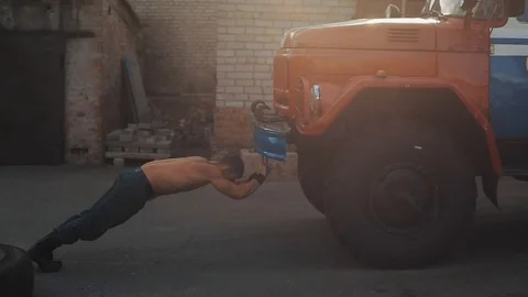 Handsome muscular man doing pushups near a fire truck 库存影片 120506955