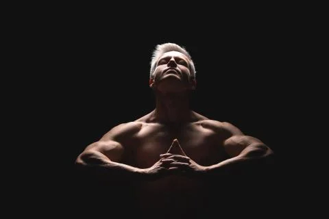 Handsome power athletic man in dramatic light. Strong bodybuilder with perfect Foto stock
