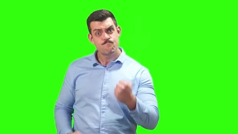 Handsome young man threatens the camera on a greenscreen Vidéo 235948355