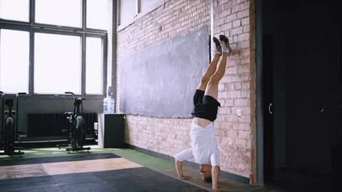 Handstand pushup for advanced Stock Footage 113011097