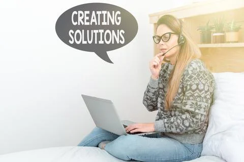 Handwriting text Creating Solutions. Business showcase Make ways to solve a Fotos Stock