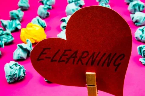Handwriting text E-Learning. Concept meaning Education by the internet Distan Fotos de archivo