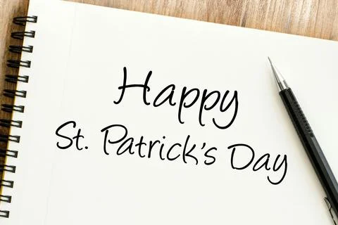Handwritten festive greeting on a white notepad, celebrating a St Patricks Da Stock Photos