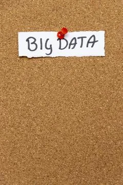 Handwritten note reading Big Data pinned to a corkboard. This image represents Foto stock