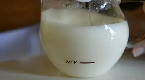Handy Whisk Coffee Milk 库存影片 22258454