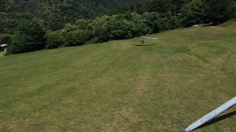 Hang glider approaching Training Stock Footage 285953848