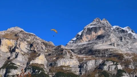 Hang Glider base jumper landing Murren Mürren Gimmelwald Swiss Alps chalet Video stock 328610361