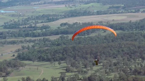 Hang gliders take off from a mountain top Видео 41854325