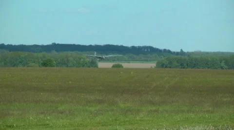 Hang gliding landing 1 Stock Footage 38334777